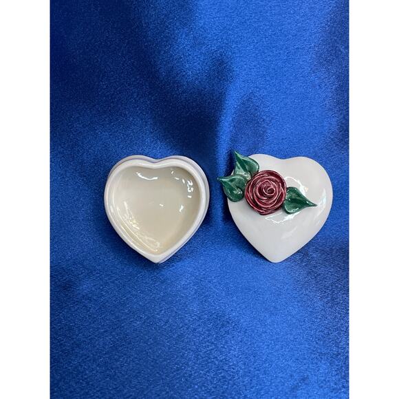 Mud Pie White Porcelain Heart Shape Trinket Dish with Red Rose - Picture 4 of 6